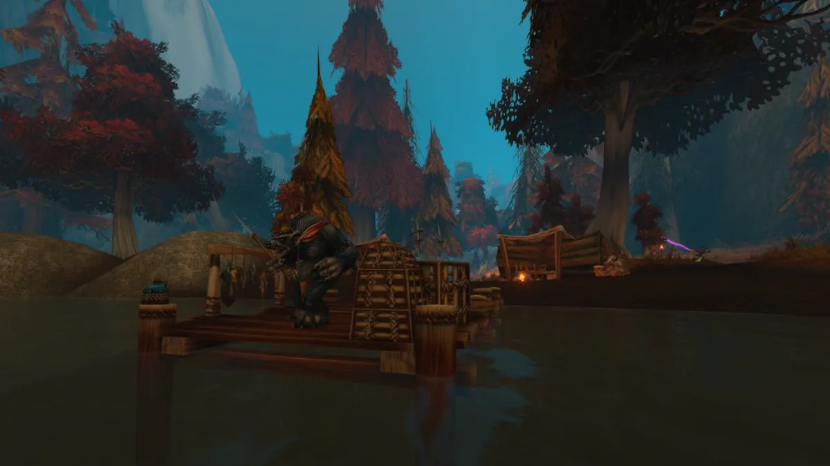 Furbolg Blackmaw berdiri di dermaga kayu di danau hutan Azshara, lokasi dungeon Blackmaw Hold WoW Forever