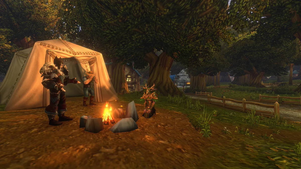 Karakter duduk di sekitar campfire di depan tenda, sistem Camping WoW Forever