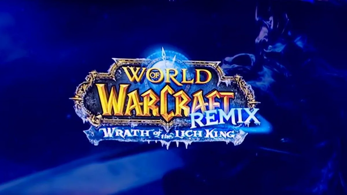 Logo WoW Remix: Wrath of the Lich King berwarna biru es dengan siluet Lich King di belakangnya